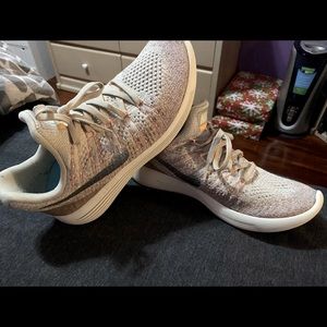 Nike Lunarepic Flyknit 2 size 8.5